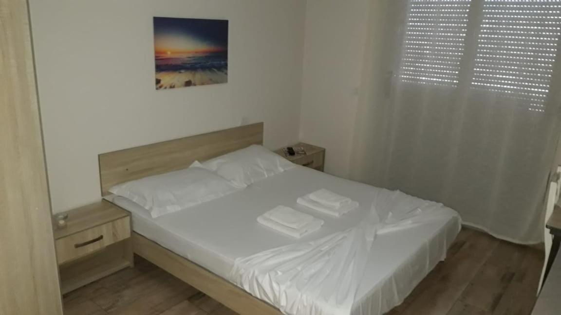 Disy Apartments Vlore Room photo